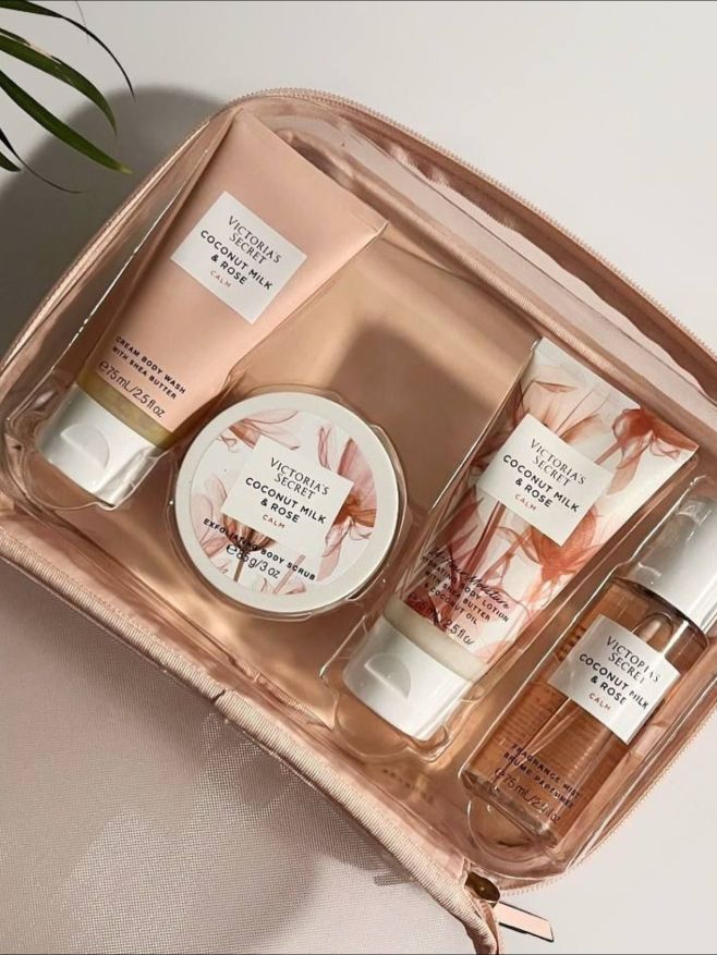 🌸🥥 Doprajte si alebo svojim blízkym kúsok pokoja s naším darčekovým setom Coconut Milk & Rose! ✨ Čo v sete nájdete: •...